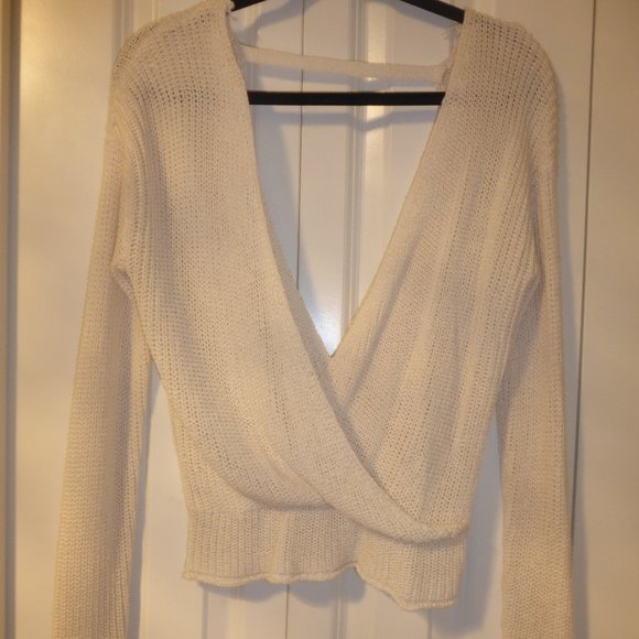 FOREVER 21 cream white long sleeve deep v-neck sweater - Picture 9 of 9